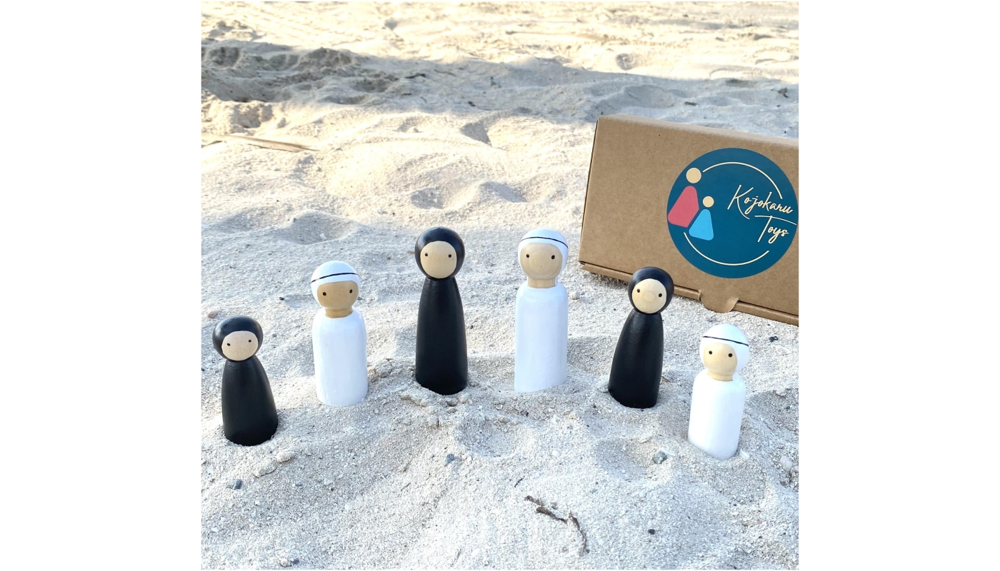 emirati family peg dolls